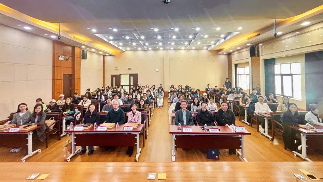 “数智向心·与AI共生”｜华东...